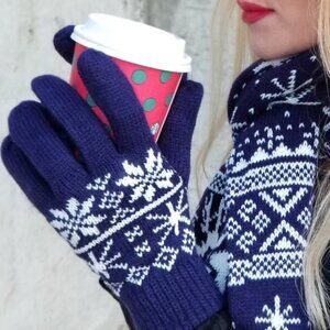 2024 - Knitted Mittens Blue